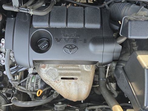 Used 2018 Toyota Highlander LE FWD image 30