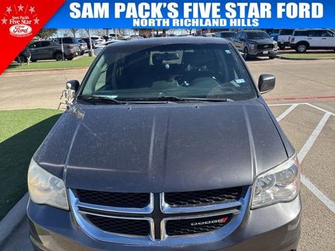 Used 2017 Dodge Grand Caravan SXT image 2