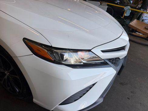 Used 2018 Toyota Camry SE w/ Moonroof Package FWD image 28