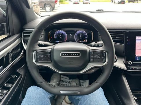 Used 2023 Jeep Wagoneer Series II RWD image 13