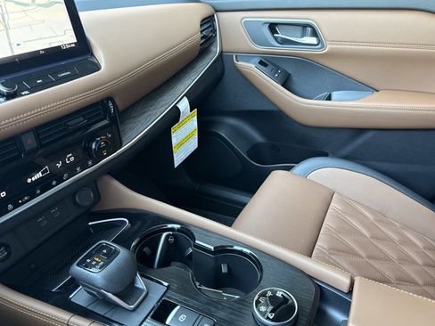 New 2026 Nissan Rogue Platinum AWD/4WD image 21