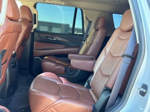 Used 2016 Cadillac Escalade Luxury image 10