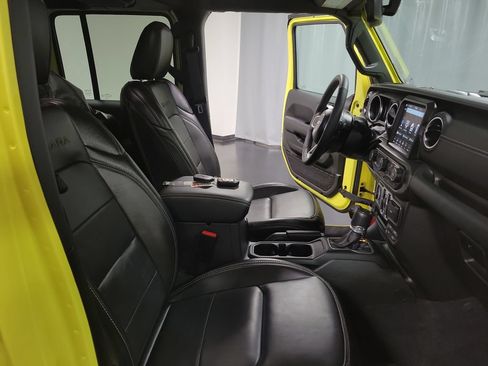 Used 2023 Jeep Wrangler Unlimited Sahara w/ Dual Top Group AWD/4WD image 33
