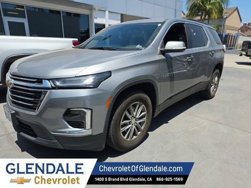Used 2023 Chevrolet Traverse LT FWD image 2