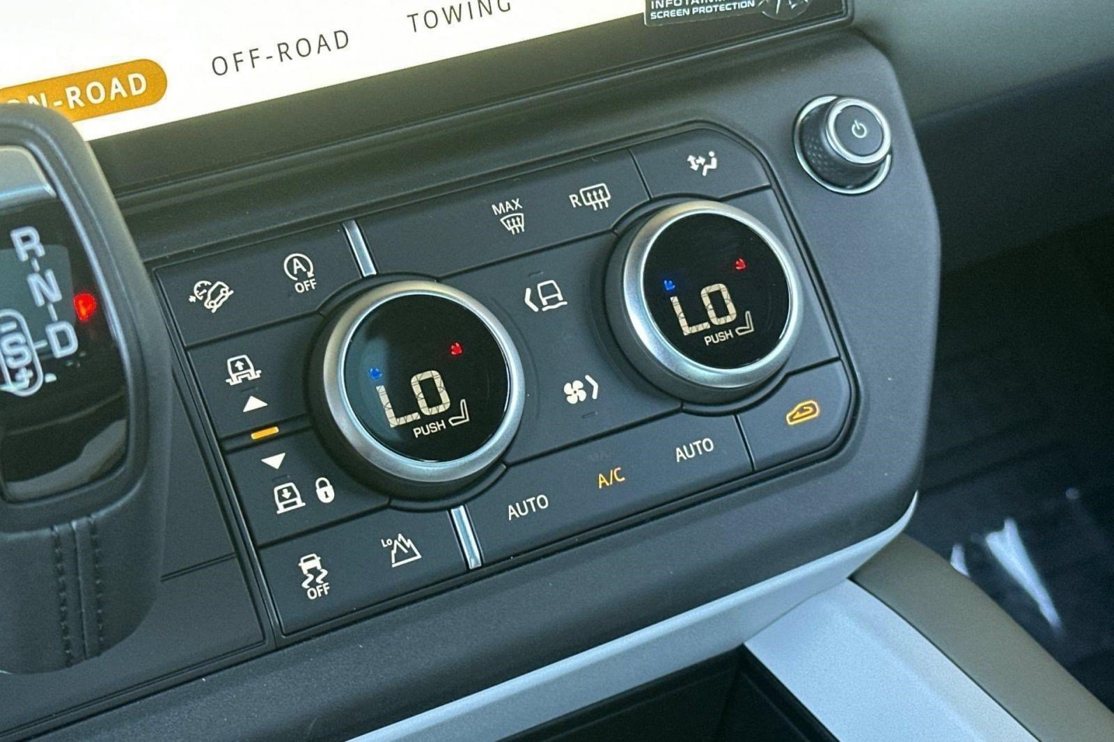 New 2026 Land Rover Defender 110 X-Dynamic SE AWD/4WD image 14
