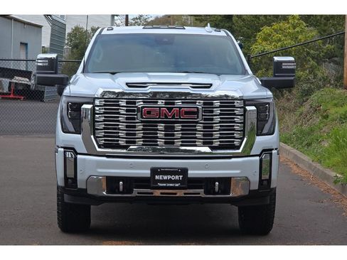 New 2026 GMC Sierra 2500 Denali w/ Technology Package AWD/4WD image 9