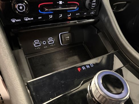 Used 2024 Jeep Grand Cherokee L Altitude image 15