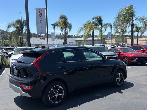 Used 2025 Kia Niro LX FWD image 6