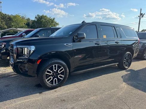 Used 2021 GMC Yukon XL AT4 w/ Technology Package AWD/4WD image 3