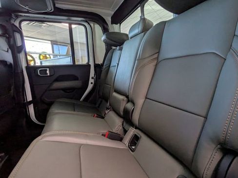 New 2026 Jeep Gladiator Mojave w/ Technology Group AWD/4WD image 15