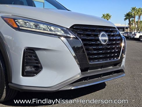 Used 2023 Nissan Kicks SR w/ SR Premium Package FWD image 8