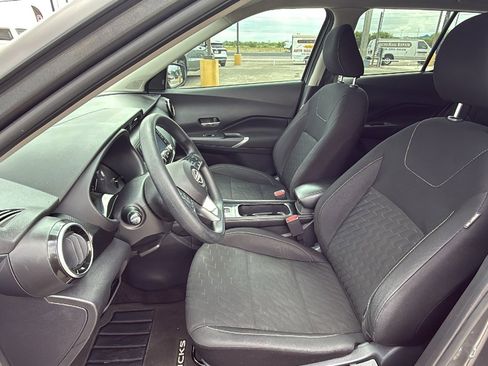 Used 2023 Nissan Kicks SV FWD image 13