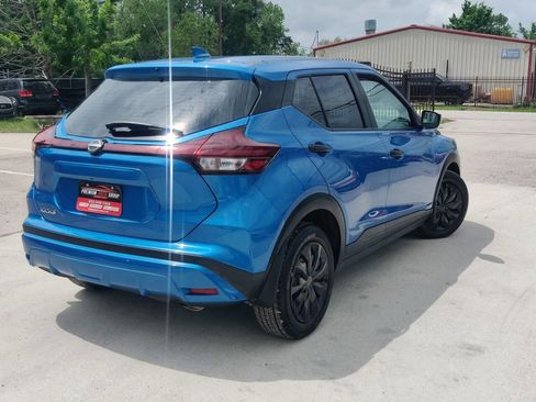 Used 2022 Nissan Kicks S image 4