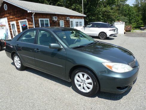 Used 2003 Toyota Camry XLE w/ XLE Premium Plus Pkg FWD image 3