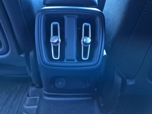 Used 2020 Volvo XC40 T5 R-Design image 14