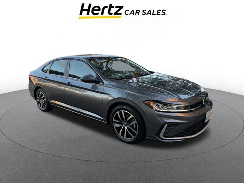 Used 2025 Volkswagen Jetta SE image 1