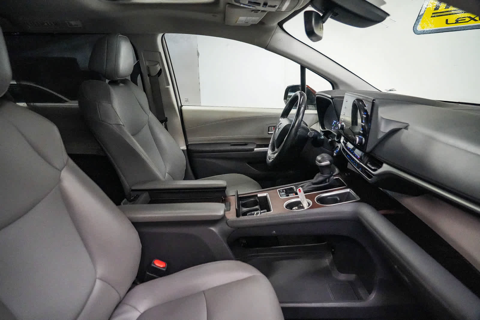 Used 2021 Toyota Sienna XLE AWD/4WD image 17