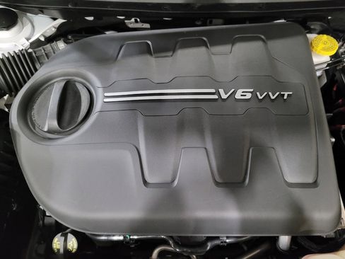 Used 2021 Jeep Cherokee Latitude Lux w/ Comfort/Convenience Group image 30