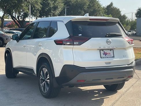 Used 2022 Nissan Rogue SV FWD image 13
