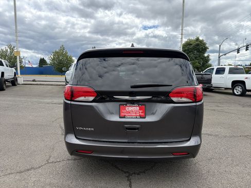 Used 2023 Chrysler Voyager LX FWD image 4