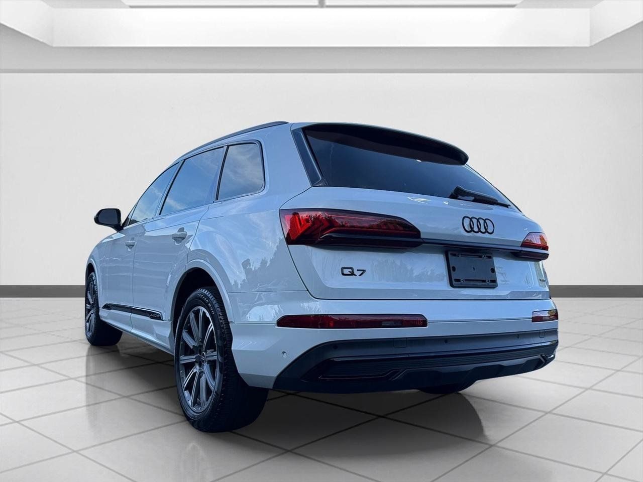 Used 2023 Audi Q7 2.0T Premium Plus w/ Premium Plus Package AWD/4WD image 3