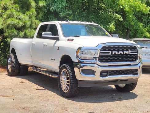 Used 2022 RAM 3500 Big Horn AWD/4WD image 3