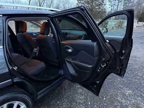 Used 2016 Jeep Cherokee Latitude w/ Comfort & Sound Group image 20