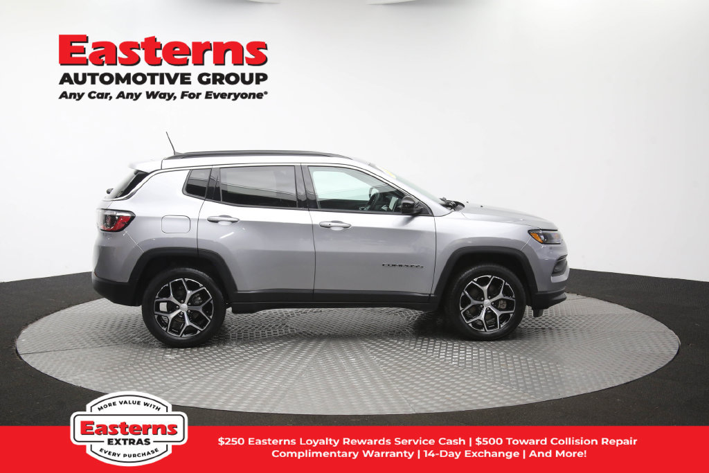 Used 2024 Jeep Compass Latitude AWD/4WD image 45