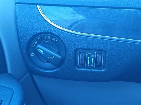 Used 2014 Chrysler Town & Country Touring image 33