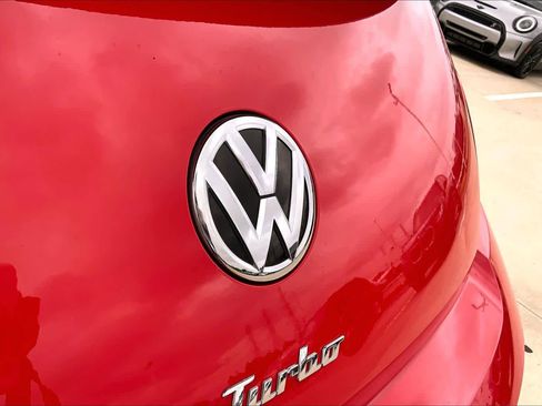 Used 2013 Volkswagen Beetle 2.0T FWD image 29
