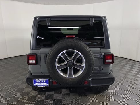 Used 2022 Jeep Wrangler Unlimited Sahara w/ Cold Weather Group AWD/4WD image 9