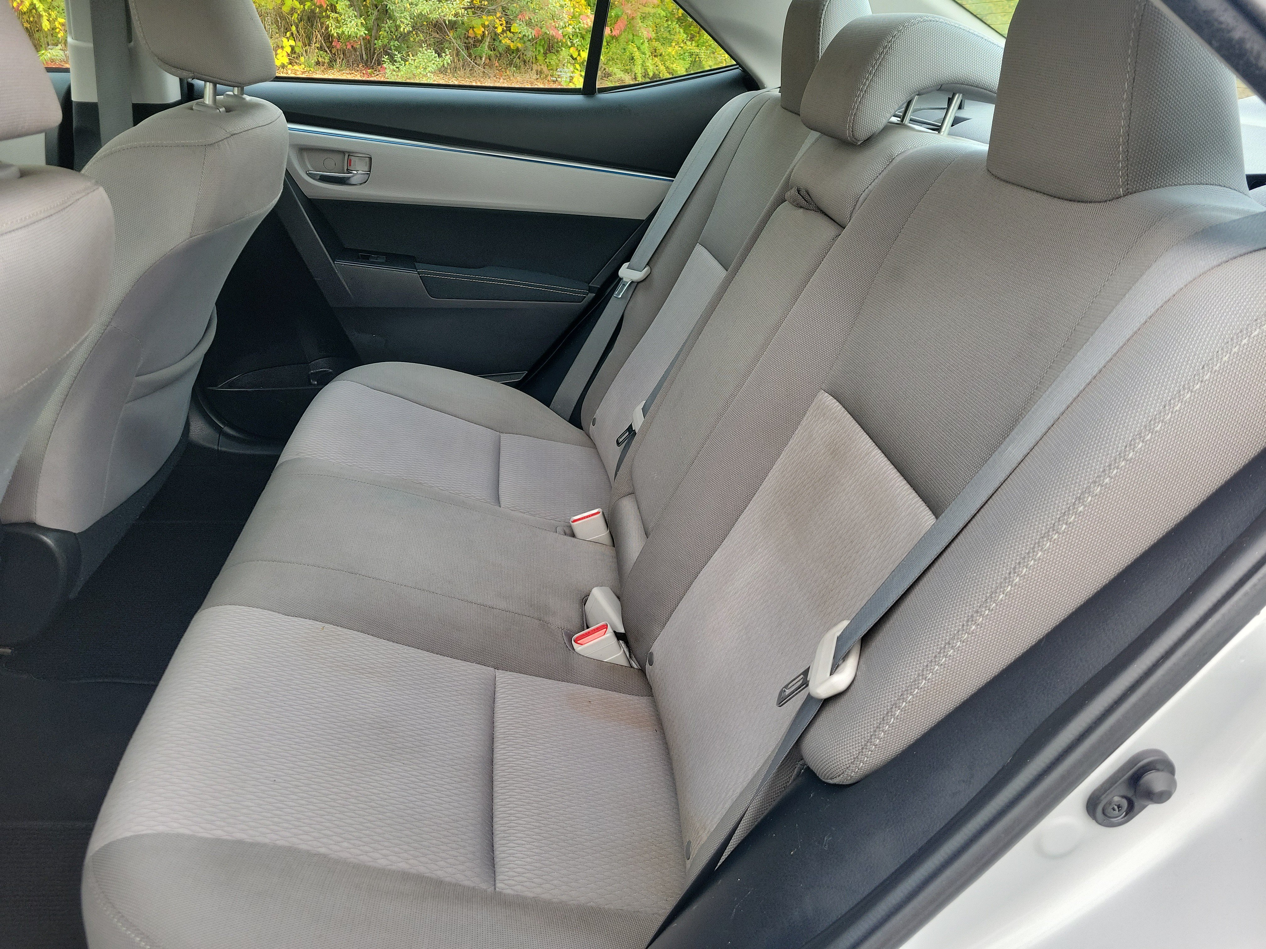 Used 2015 Toyota Corolla LE FWD image 16