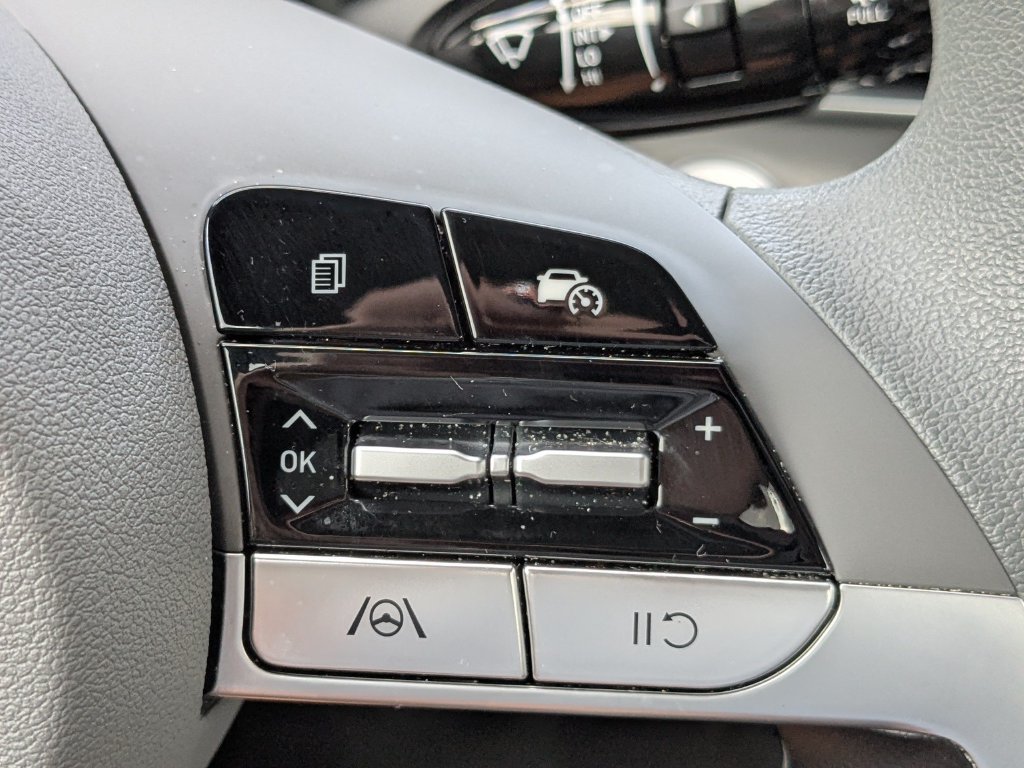 Used 2026 Hyundai Elantra Hybrid FWD image 23