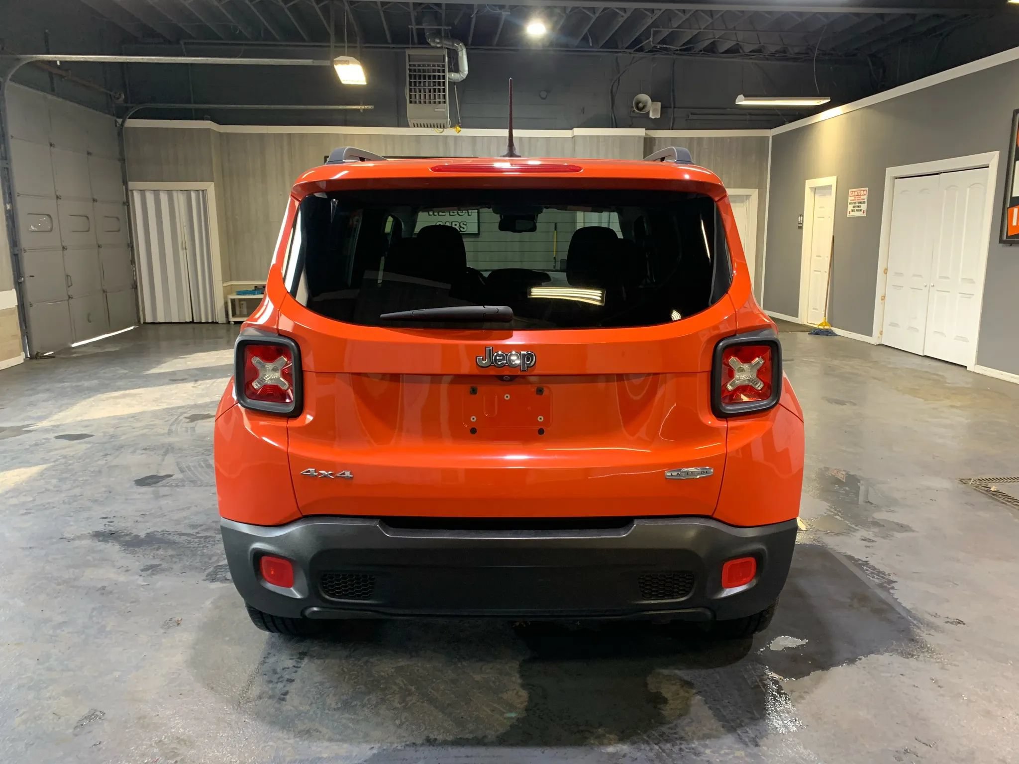 Used 2016 Jeep Renegade Latitude w/ Popular Equipment Group AWD/4WD image 5