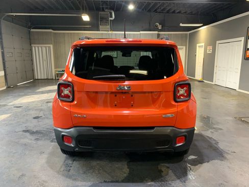 Used 2016 Jeep Renegade Latitude w/ Popular Equipment Group AWD/4WD image 5