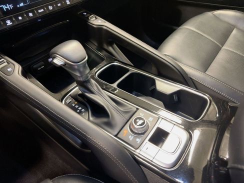 Used 2024 Kia Telluride EX w/ EX Captain's Chair Package image 17