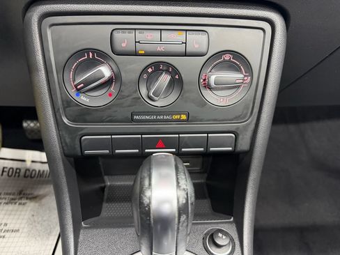 Used 2016 Volkswagen Beetle 1.8T S FWD image 28