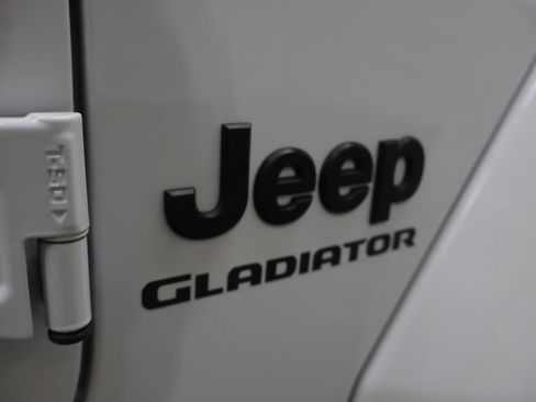 Used 2022 Jeep Gladiator Sport AWD/4WD image 39