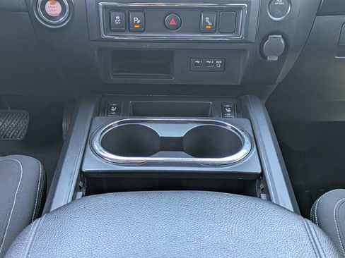 Used 2019 Nissan Titan SV w/ SV Convenience Package RWD image 19