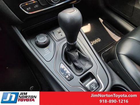 Used 2019 Jeep Cherokee Latitude Plus AWD/4WD image 20