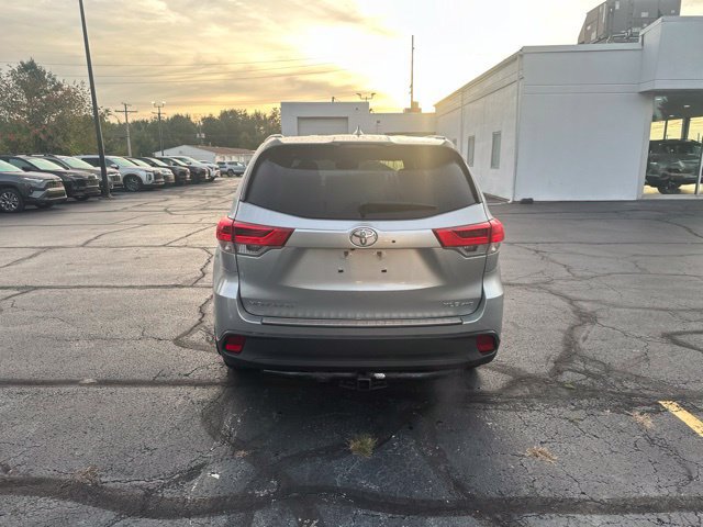 Used 2019 Toyota Highlander XLE AWD/4WD image 6