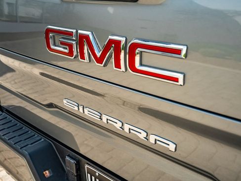 Used 2024 GMC Sierra 1500 AT4 w/ Technology Package AWD/4WD image 18