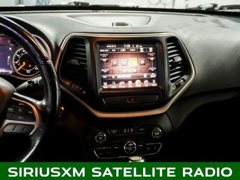 Used 2015 Jeep Cherokee Limited w/ Luxury Group image 11