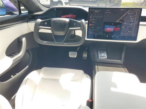 Used 2022 Tesla Model S Plaid image 15