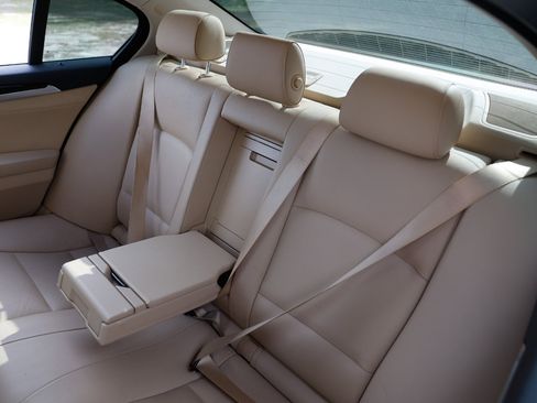 Used 2015 BMW 528i Sedan image 8