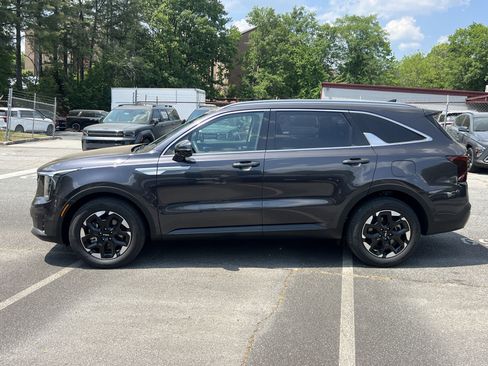 Used 2025 Kia Sorento S FWD image 4