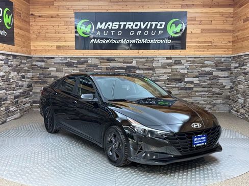 Used 2023 Hyundai Elantra SEL FWD image 4