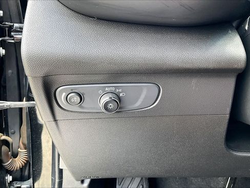 Used 2022 Buick Envision Essence w/ Sport Touring Package FWD image 34