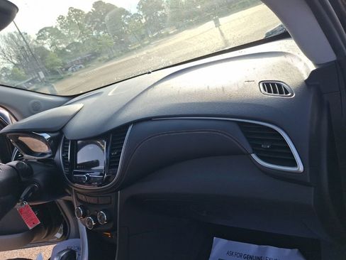 Used 2019 Chevrolet Trax LT image 25