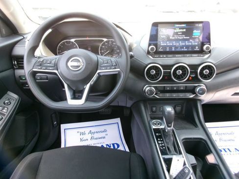 Used 2025 Nissan Sentra SV FWD image 11